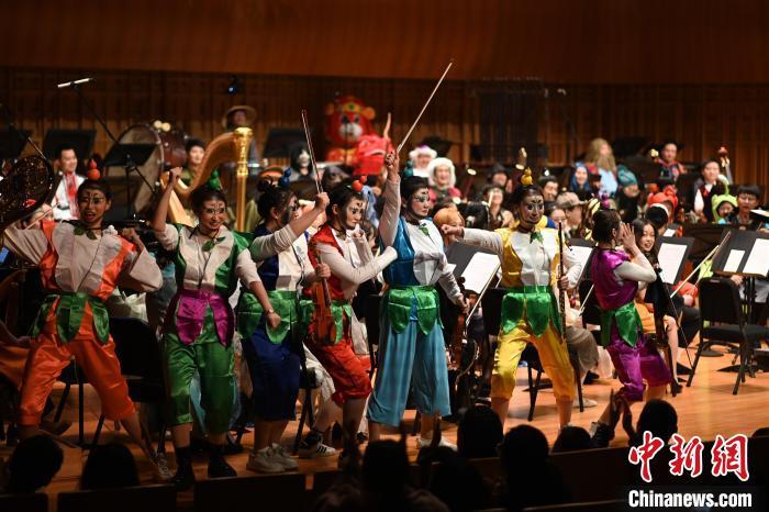 “音樂奇妙夜”西安上演歌者、樂手化身“卡通人”