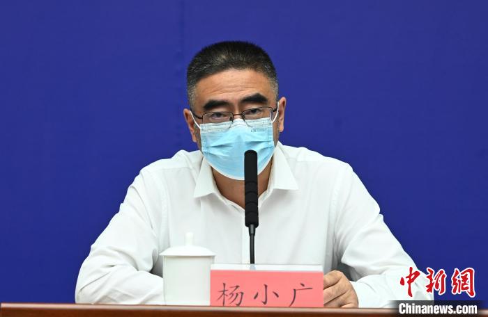 成都市政府副秘書長、市衛(wèi)健委主任楊小廣?！“苍?攝