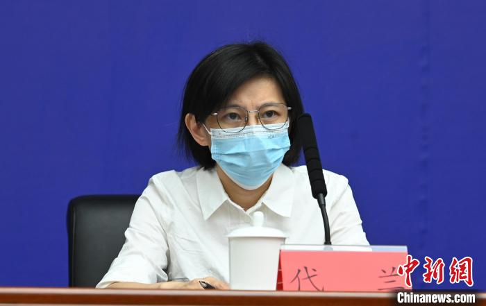 成都市經(jīng)信局總工程師代蘭?！“苍?攝