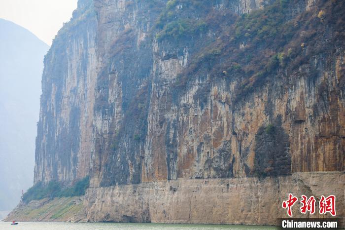 圖為瞿塘峽兩岸壯麗景致。　梁欽卿 攝