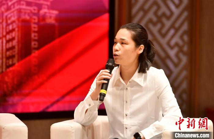 圖為林莉在福建師范大學(xué)分享會(huì)上發(fā)言?！蚊?攝