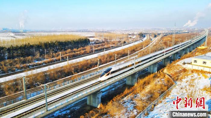 動車組列車在運行中?！」F提供