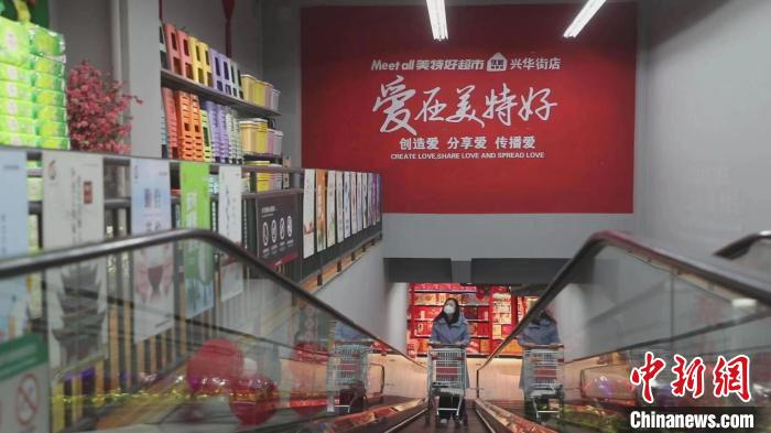 美特好從一家不足百平方米小店，一路發(fā)展成華北零售業(yè)領(lǐng)軍企業(yè)、中國(guó)百?gòu)?qiáng)商業(yè)連鎖集團(tuán)、中國(guó)零售500強(qiáng)。　向上 攝