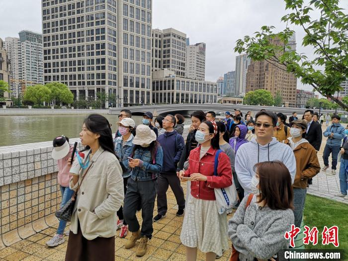新階層人士走讀黃浦蘇州河沿岸?！》队畋?攝