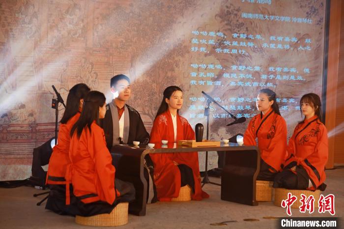 2023年閩南詩歌節(jié)開幕式暨詩歌朗誦會現(xiàn)場。　閩南師范大學(xué)供圖