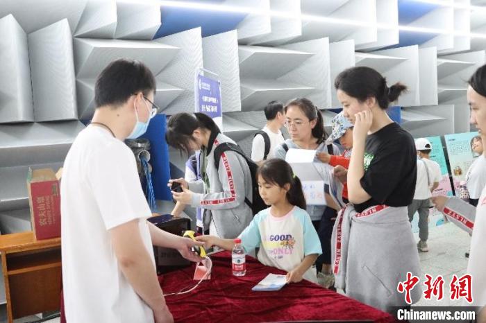 中科院聲學(xué)所公眾科學(xué)日活動(dòng)現(xiàn)場(chǎng)?！≈锌圃郝晫W(xué)所 供圖