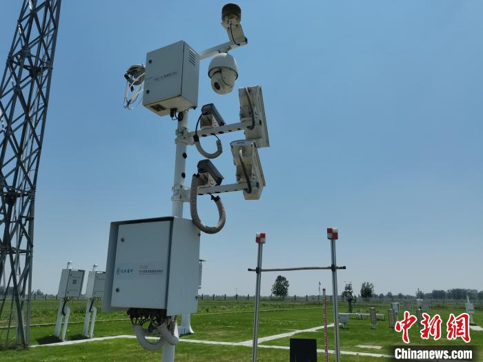 壽縣國家氣候觀象臺內(nèi)各種觀測設(shè)備?！侨?攝