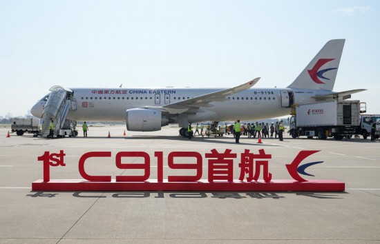 這是在上海虹橋國際機(jī)場停機(jī)坪拍攝的C919飛機(jī)（5月28日攝）。新華社記者丁汀攝