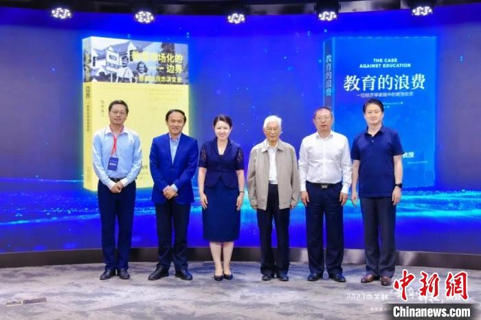 數(shù)智時代教育面臨怎樣的新機(jī)遇？專家：積極挖潛創(chuàng)新、謹(jǐn)慎應(yīng)對挑戰(zhàn)