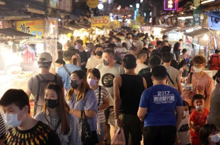 冰粉、雙皮奶、螺螄粉……臺網(wǎng)友發(fā)帖：臺灣街頭越來越多大陸小吃