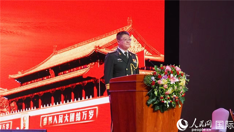圖為中國(guó)駐老撾大使館國(guó)防武官李兵大校致辭。人民網(wǎng)記者 孫廣勇攝