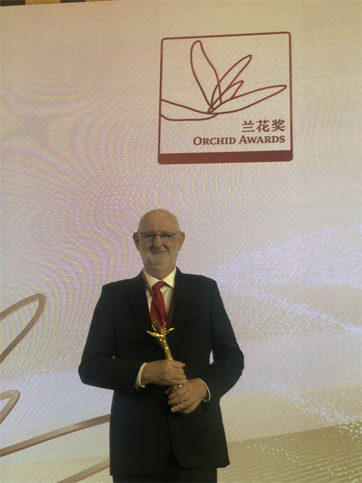 保利諾教授在頒獎(jiǎng)典禮現(xiàn)場(chǎng)。 巴西圣保羅州立大學(xué)孔子學(xué)院供圖。