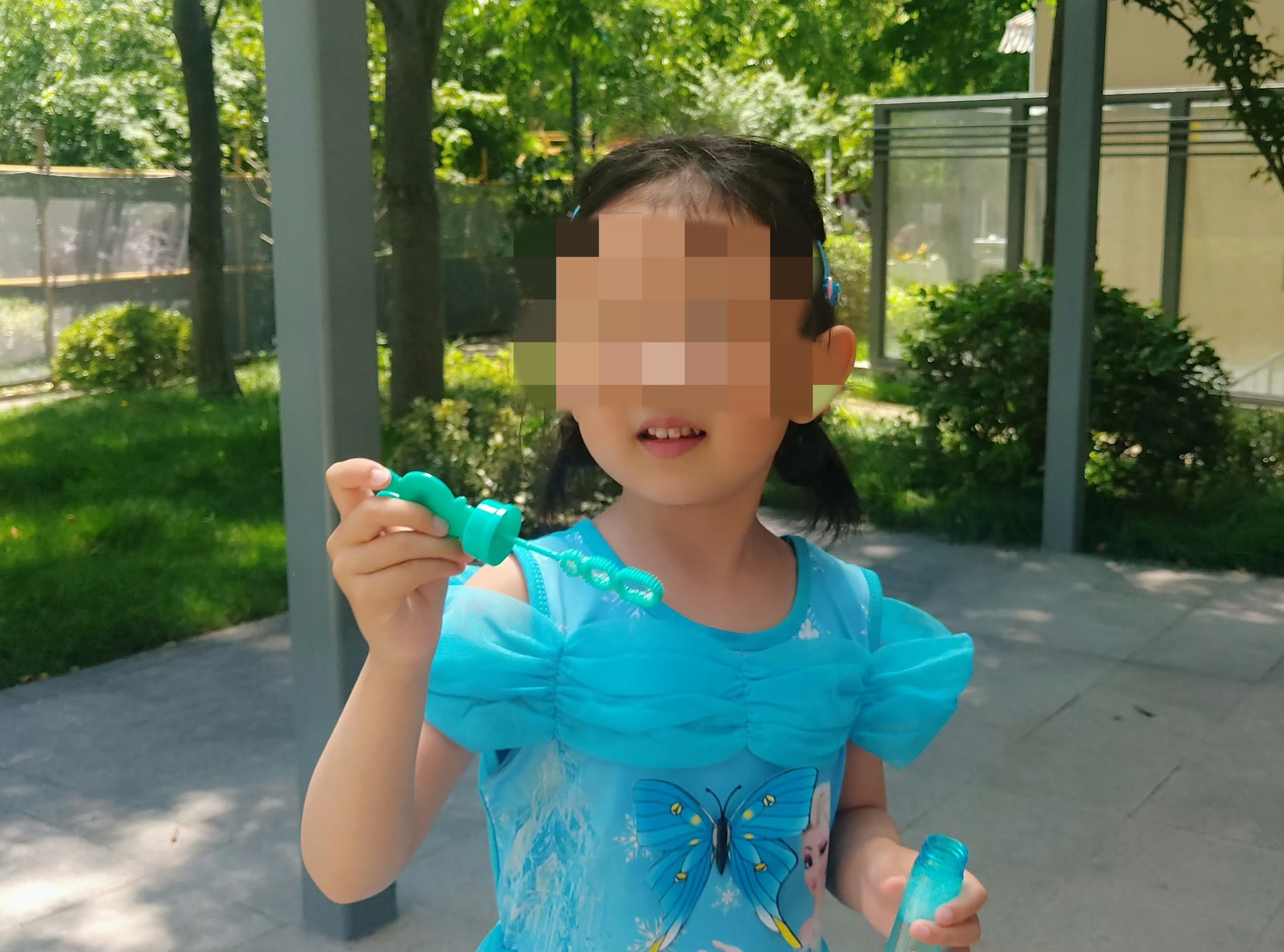 海灘失蹤女童。圖源：女童家人社交賬號(hào)