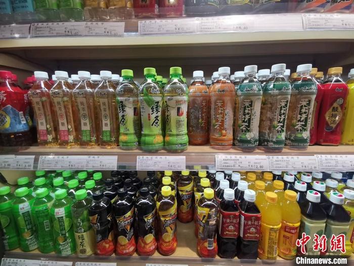 圖為某超市售賣的飲料。 <a target='_blank' href='/' ><p  align=