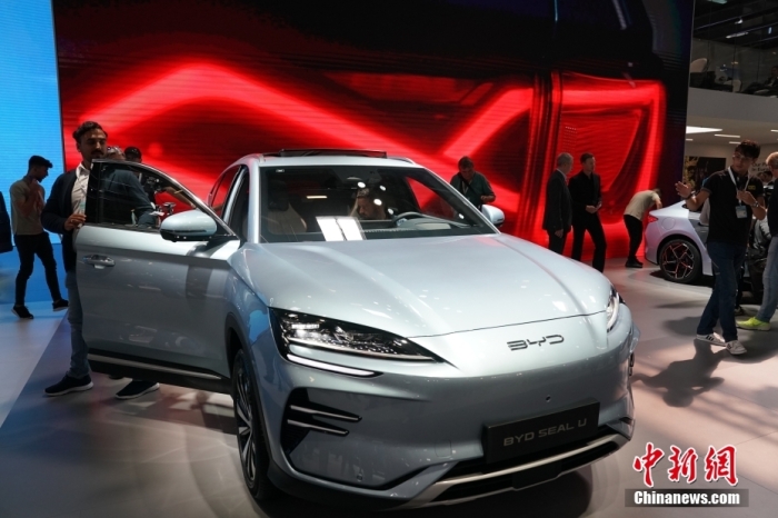 2023年德國國際汽車及智慧出行博覽會(huì)(IAA mobility)(亦簡稱慕尼黑國際車展)將于9月5日正式開幕。在9月4日舉行的媒體日，記者看到諸品牌紛紛攜“拳頭”產(chǎn)品亮相。圖為當(dāng)日比亞迪SEAL U在歐洲首秀。<a target='_blank' href='/'><p  align=