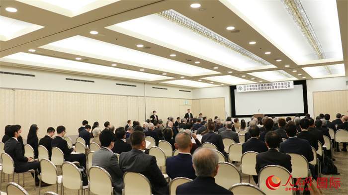 11日下午，紀(jì)念中日和平友好條約締結(jié)45周年暨日中友好會(huì)館成立40周年的慶?；顒?dòng)在東京舉辦。人民網(wǎng) 許可攝