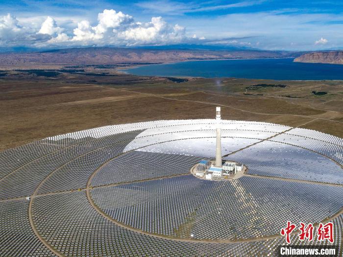 資料圖：光伏發(fā)電園區(qū)一隅。張進(jìn)剛 攝