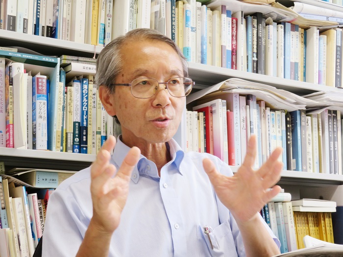 日本創(chuàng)價大學教授高橋強接受人民網(wǎng)采訪。（視頻截圖）