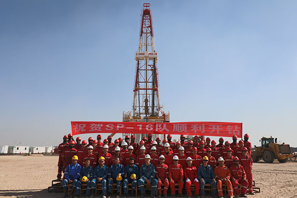 12月25日，中石化國(guó)工科威特分公司SINOPEC-16隊(duì)在科威特北部油區(qū)順利開(kāi)鉆。中石化供圖