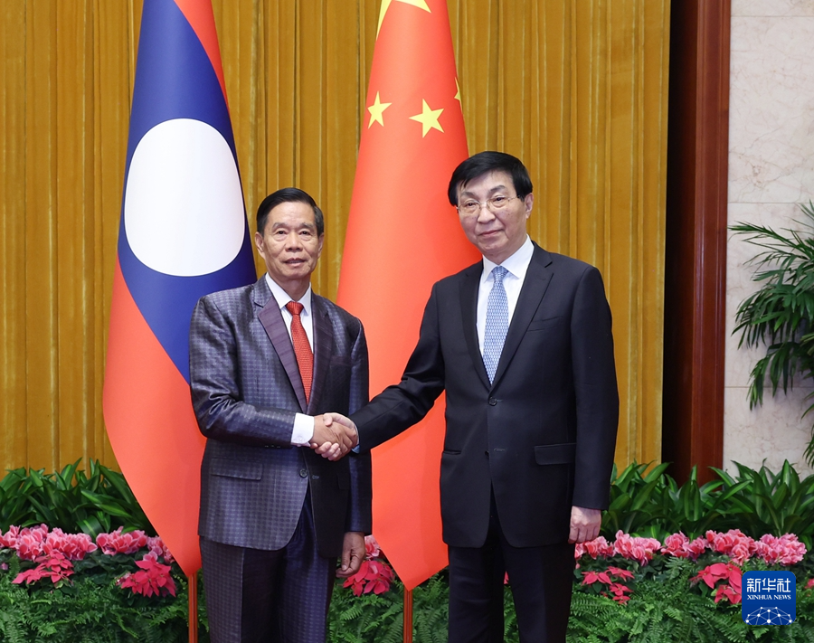 1月22日，中共中央政治局常委、全國政協(xié)主席王滬寧在北京會見老撾人民革命黨中央政治局委員、建國陣線中央委員會主席辛拉馮。新華社記者 王曄 攝
