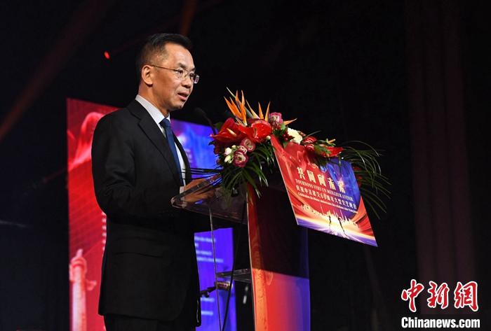 當地時間1月16日晚，以“共同向未來”為題的慶祝中法建交60周年大型文藝晚會在巴黎舉辦。中國駐法國大使盧沙野出席晚會并致辭。 <a target='_blank' href='/' _fcksavedurl='/'><p  align=