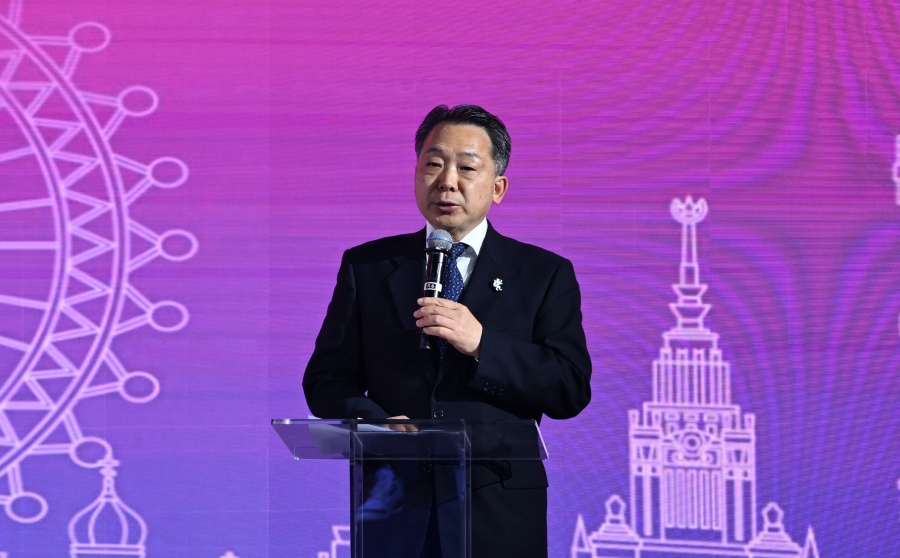 1.中國(guó)人民對(duì)外友好協(xié)會(huì)副會(huì)長(zhǎng)袁敏道在第四屆“中俄青年同走友誼路”活動(dòng)上致辭。主辦方供圖