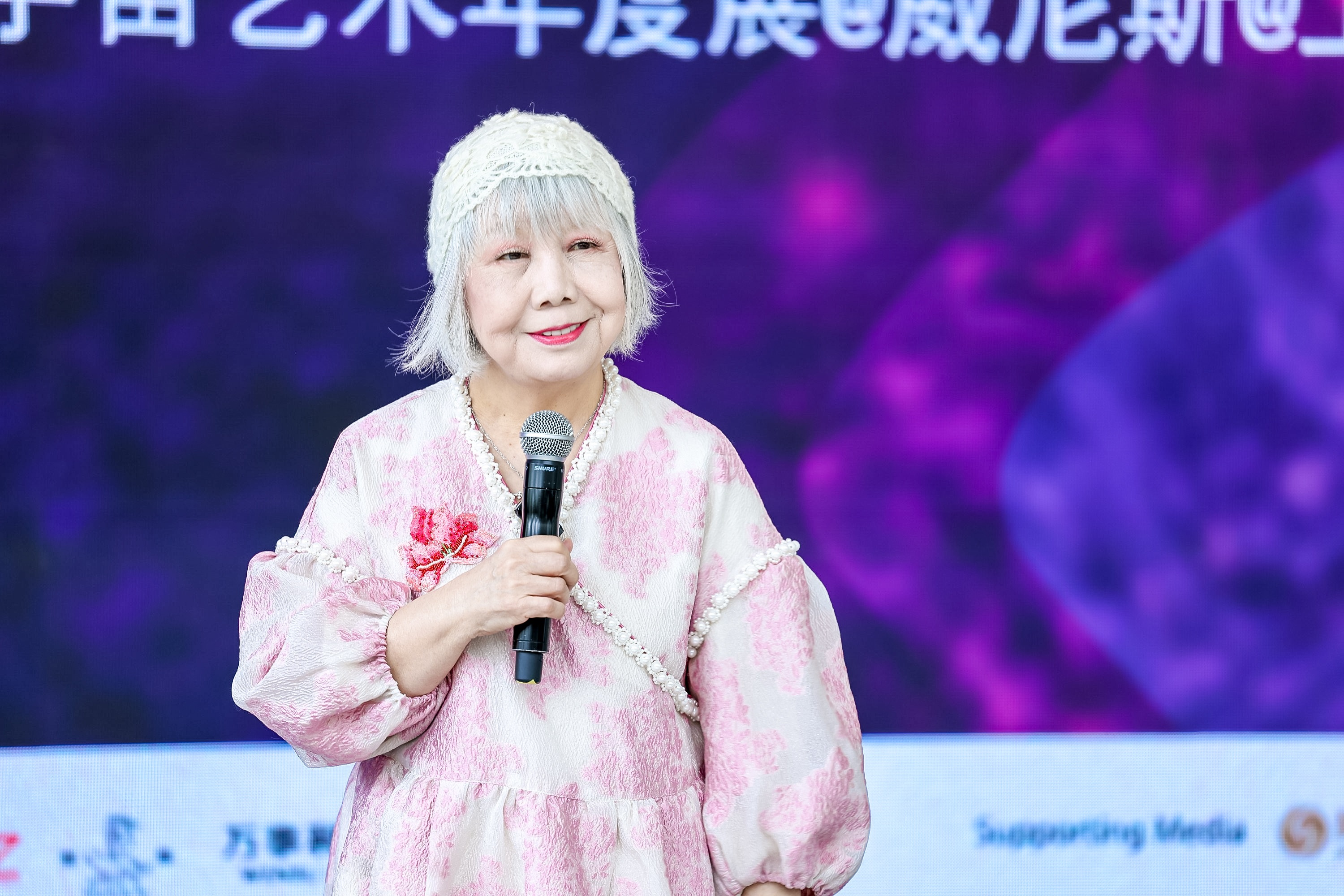 圖3：資深策展人、藝評家、臺北實踐大學教授陸蓉之致辭（圖片：鳳凰中心）