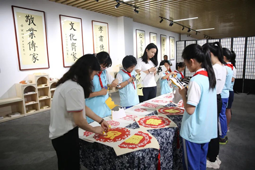 1、長沙市雨花區(qū)校園清廉家風(fēng)館開館。受訪單位供圖