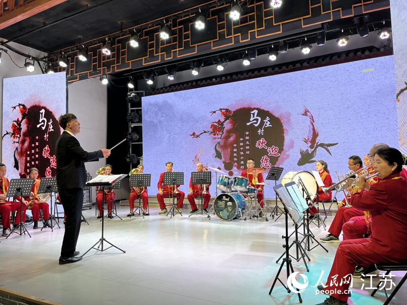 馬莊農(nóng)民樂團(tuán)在排練節(jié)目。人民網(wǎng) 李子佩攝
