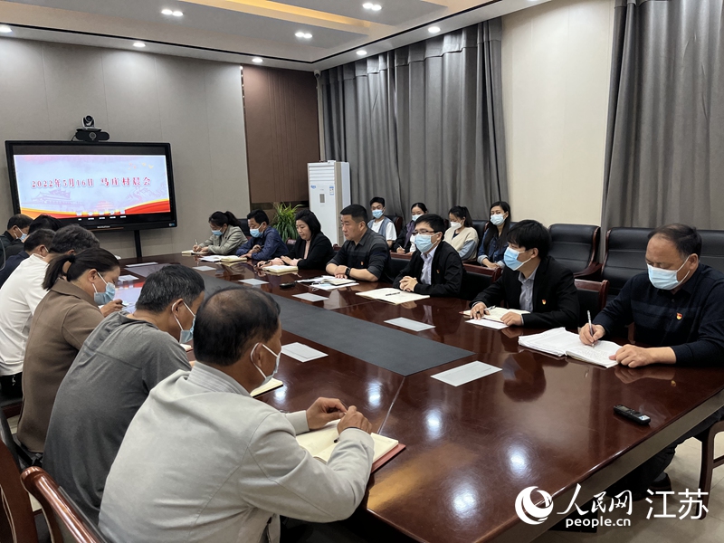 馬莊村以晨會(huì)開啟一天的工作。人民網(wǎng) 閆峰攝