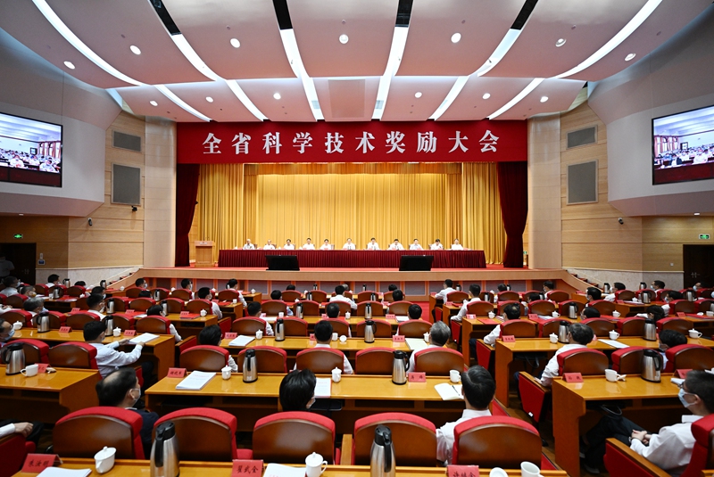 圖為江蘇省科學(xué)技術(shù)獎勵大會現(xiàn)場。吳勝攝