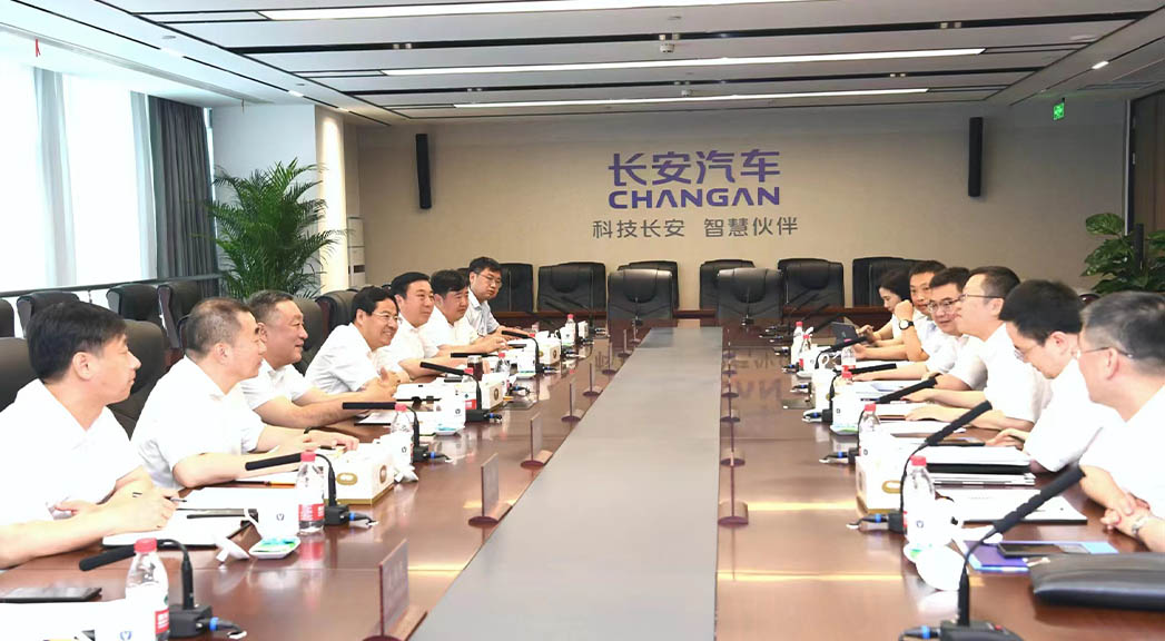 張濤帶隊(duì)赴重慶對(duì)接洽談項(xiàng)目。 白永民攝
