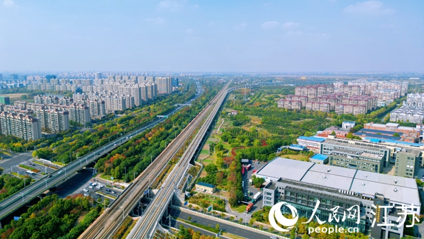 航拍幸福街道。人民網(wǎng)記者 王繼亮攝