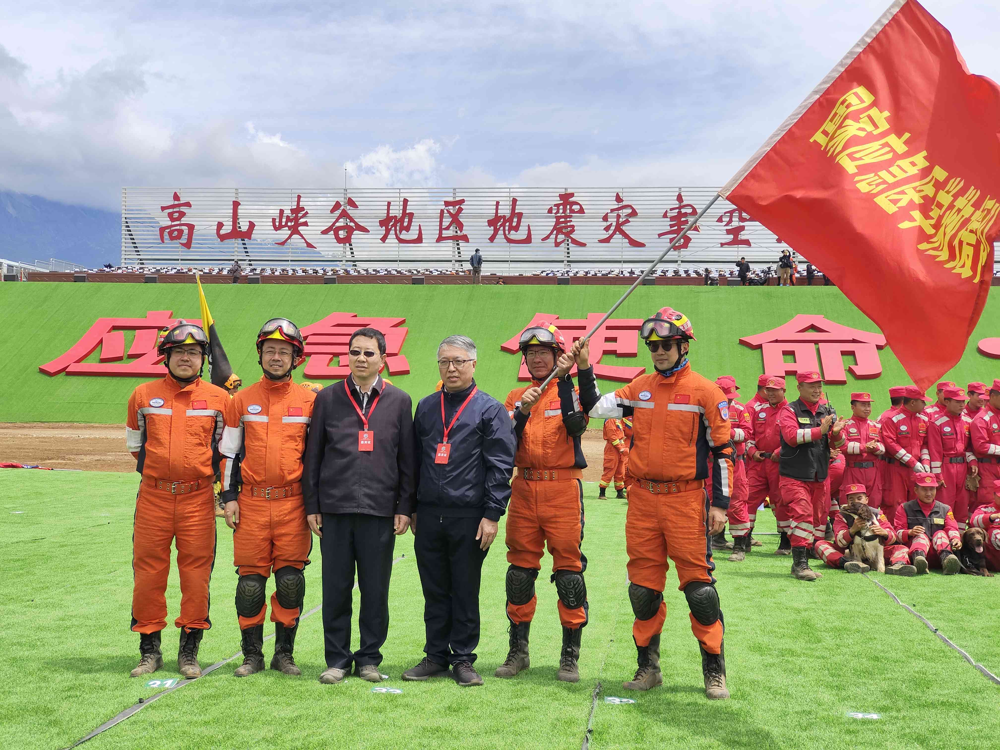 呂國忠以總領(lǐng)隊(duì)身份，帶領(lǐng)國家應(yīng)急醫(yī)學(xué)救援隊(duì)演練。受訪者供圖