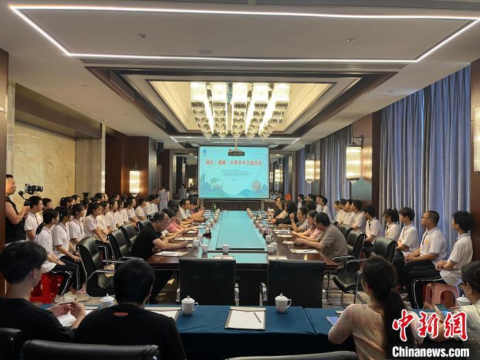 閩臺(tái)古琴技藝培訓(xùn)交流活動(dòng)同步舉行?！∪~國寶 攝