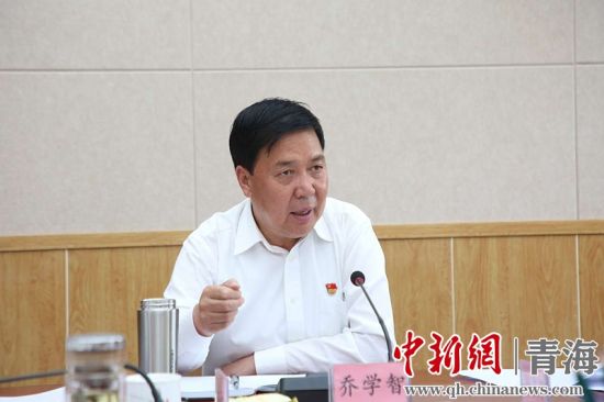 圖為黃南州州長(zhǎng)喬學(xué)智講話。黃宣攝