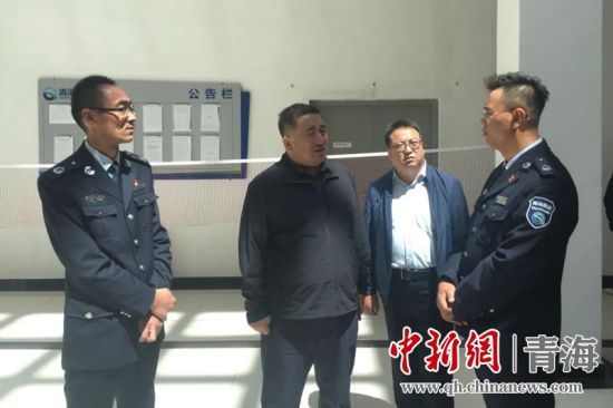 圖為生態(tài)環(huán)保專項督查現(xiàn)場。 孫舒亞攝