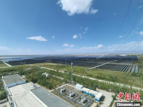圖為塔拉灘光伏產(chǎn)業(yè)園區(qū)?！∑钤鲚怼z
