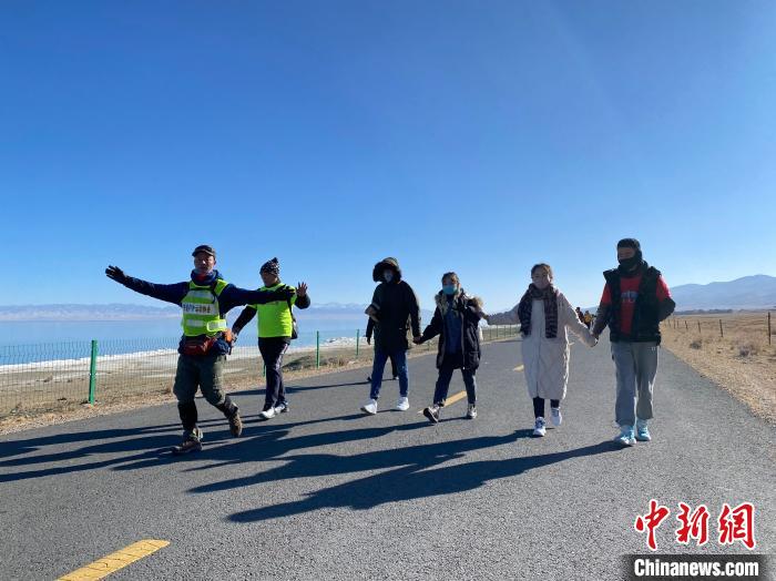圖為徒步現(xiàn)場(chǎng)。　李江寧 攝
