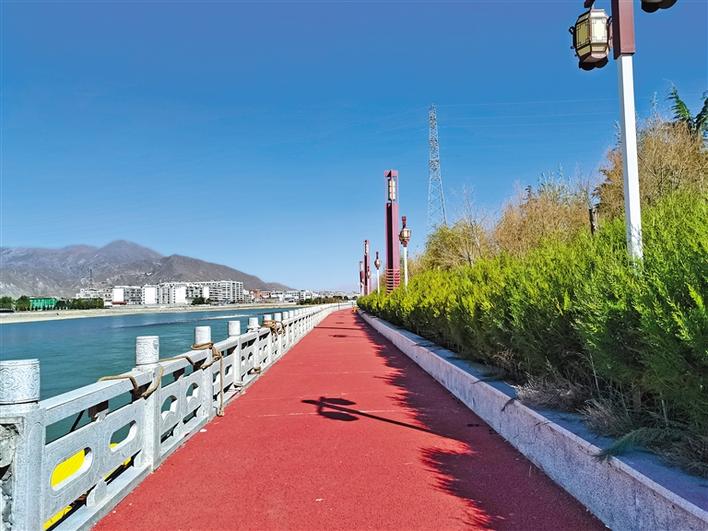 圖為濱河體育公園自行車車道。.jpg