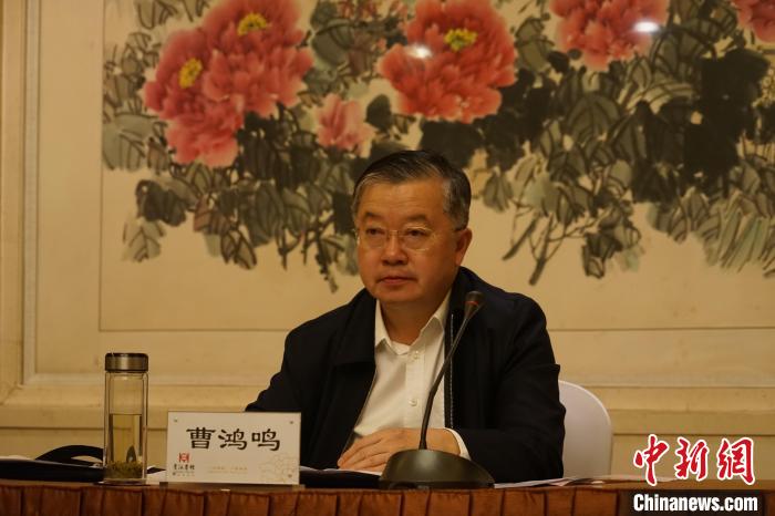 圖為全國人大常委會委員、全國人大華僑委員會副主任委員、致公黨中央副主席曹鴻鳴講話?！∨擞隄?攝