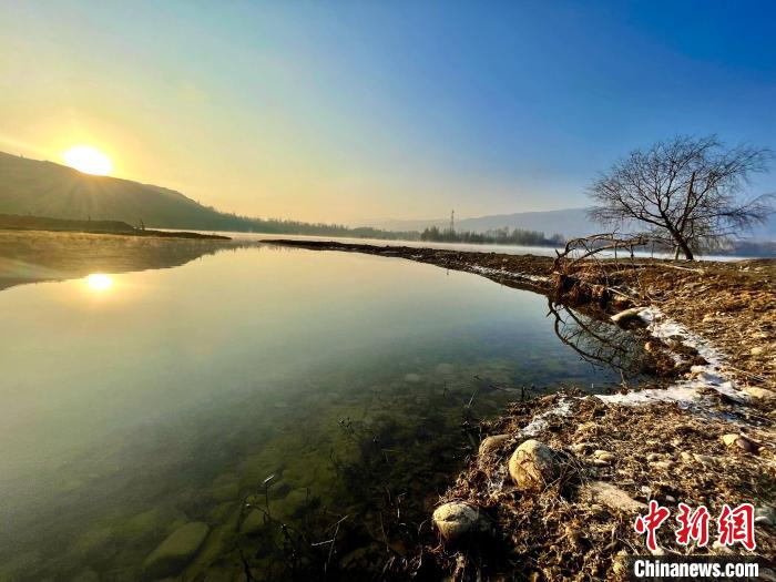 圖為青海省化隆縣黃河濕地景色?！±钣穹?攝