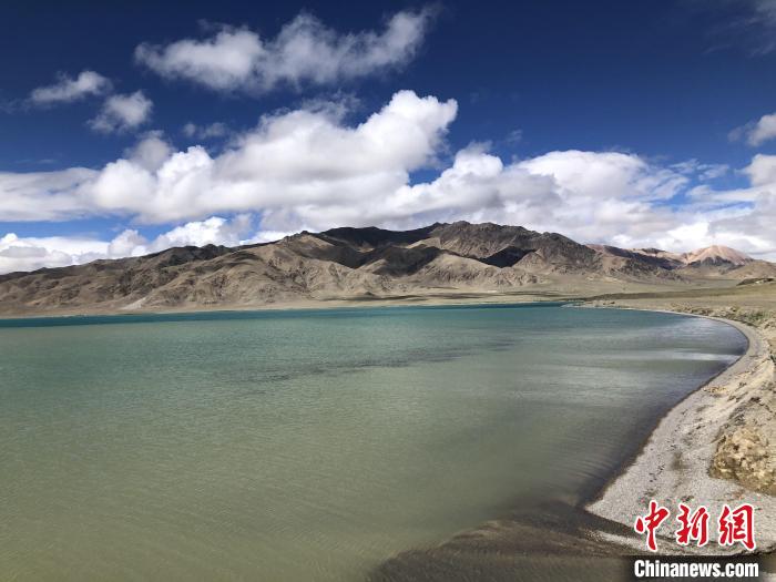 西藏阿里的高原湖泊別若錯(cuò)(又稱(chēng)別若則錯(cuò))海拔約4470米。　<a target='_blank' href='/'><p  align=