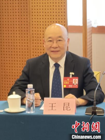 圖為全國(guó)政協(xié)委員，農(nóng)工黨青海省委會(huì)主委王昆。　受訪者供圖