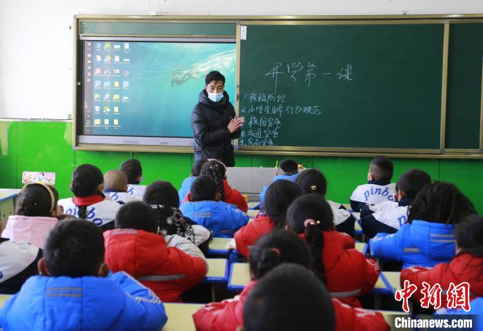 圖為學(xué)生正在上課。　馬銘言 攝