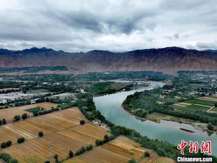 圖為黃河岸畔景色。(資料圖) 李玉峰 攝