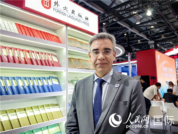 巴西東進(jìn)出版社社長高文勇接受人民網(wǎng)專訪。人民網(wǎng)記者 符園園攝