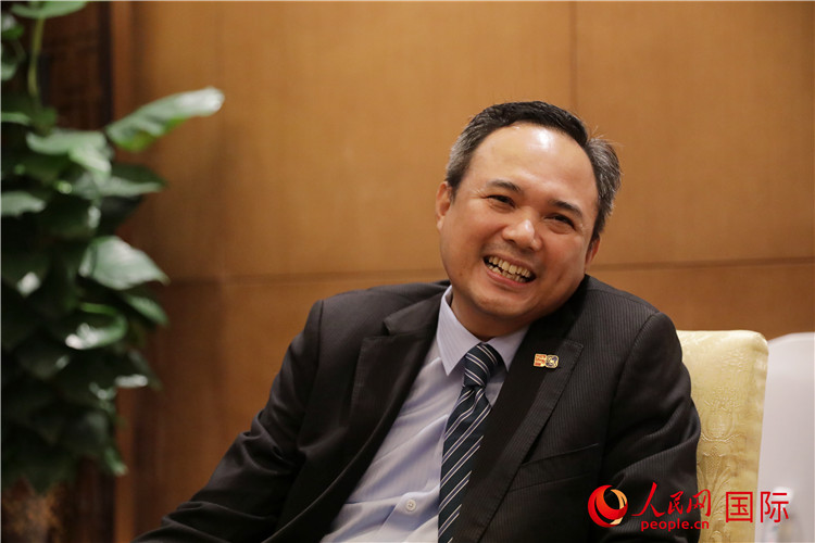 馬來(lái)西亞駐南寧總領(lǐng)事館總領(lǐng)事阿哈默·法蒂爾·伊斯邁爾在2024中國(guó)-東盟教育交流周期間接受人民網(wǎng)專訪。人民網(wǎng) 王婧攝