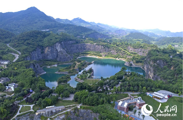 由廢棄礦山改建成的銅鑼山礦山公園。人民網(wǎng)記者 劉祎攝
