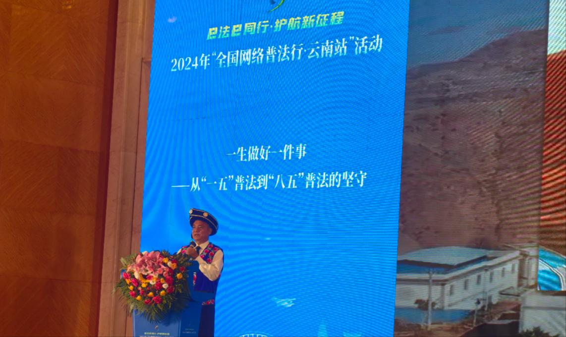 李學平分享普法的故事。人民網(wǎng)記者 孝金波攝